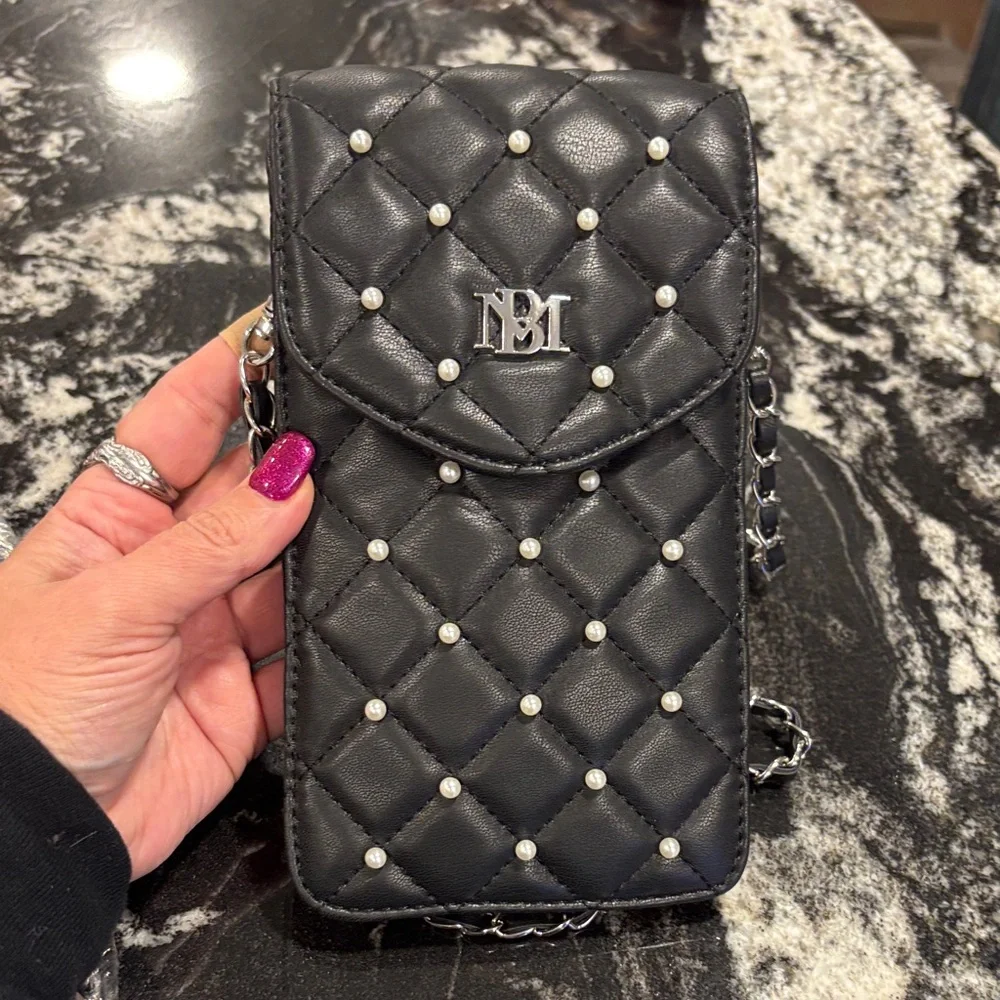 Badgley Mischka Black Quilted Crossbody Bag - Picture 1 of 2